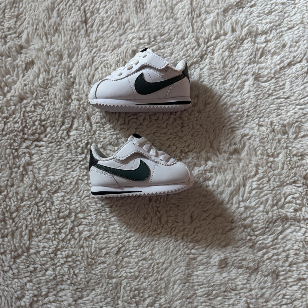 Nike Kids White and Dark Green (Vintage Green) easy on Cortez Sneakers